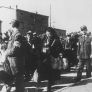 Ghetto de Lodz: policías judíos escoltan a los deportados, 1944