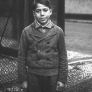 Deportierter Sinti-Junge, Mai 1940.  Fotograph: Bundesarchiv Koblenz